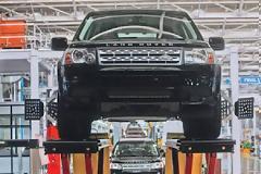 Έκλεβαν πολυτελή αυτοκίνητα, παραποιούσαν τα στοιχεία τους και τα διέθεταν προς πώληση - 