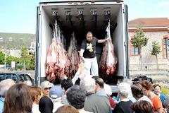 Πάνω από 200 αρνιά μοίρασε ο Γκλέτσος