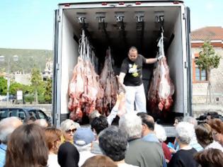 Φωτογραφία για Πάνω από 200 αρνιά μοίρασε ο Γκλέτσος