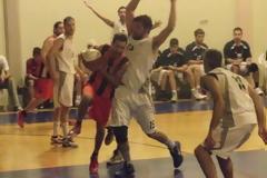 Προσπάθησαν να τους βάλουν φωτιά στα αποδυτήρια