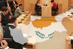 Κύπρος: Στα κόμματα η μελέτη του ΑΚΕΛ για λύση εκτός τρόικας