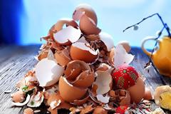 Πώς να «επιβιώσετε» στο πασχαλινό τραπέζι