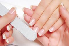 Tips για κιτρινισμένα νύχια