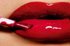 Σοκ για τις γυναίκες όλου του κόσμου - Ένοχα για καρκίνο και Aλτσχάιμερ, κραγιόν και λιπ-γκλος