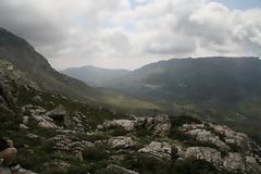 Ψάχνουν στα βουνά το καταφύγιο των πιστολέρο