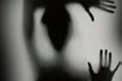 Πάτρα: Σοκαρισμένοι και οι αστυνομικοί από τα όργια στα οποία πατέρας υπέβαλλε τα παιδιά τoυ