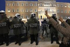 La Vanguardia: Πάνω από 2.500 άνθρωποι αυτοκτόνησαν στην Ελλάδα από την αρχή της κρίσης