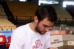 ΜΑΝΤΖΑΡΗΣ : ΘΑ ΕΙΜΑΙ ΕΚΕΙ! ΘΑ ΕΙΜΑΙ ΔΙΠΛΑ ΤΟΥΣ ΚΑΙ... ΜΠΟΡΟΥΜΕ ΤΗΝ ΚΟΥΠΑ!