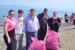 Καθάρισαν την παραλία των Λουκισίων