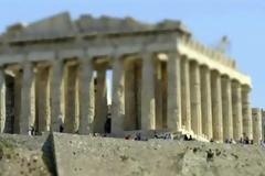 Ένας φωτογράφος «συρρίκνωσε» τα θαύματα του κόσμου