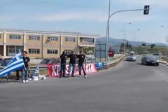 Xρυσαυγίτες μοίραζαν φυλλάδια σήμερα στη γέφυρα Ρίου- Αντιρρίου