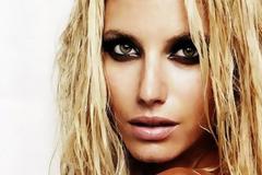 H Ευαγγελία Αραβανή πήγε για ηλιοθεραπεία αλλά...