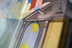 Ποιοι κερδίζουν έως 40 ευρώ τον μηνα από τη μείωση επιτοκίων