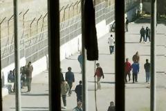 Ασφυκτικά γεμάτες οι μισές φυλακές της Ευρώπης