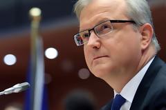 Όλι Ρεν: Ανάπτυξη το 2014 προβλέπει για την Ελλάδα η Κομισιόν