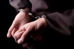 Ρόδος: Αντί για διακοπές... χειροπέδες!