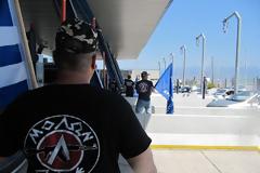 Η Χρυσή Αυγή Λαμίας μοίρασε φυλλάδια στα διόδια του Μώλου