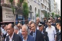 Στόλισαν με λουλούδια τον επιτάφιο και με ...αστυνομικούς τους επισήμους στη Θεσσαλονίκη