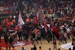 ΕΤΟΙΜΑΖΕΙ ΕΚΔΡΟΜΗ ΓΙΑ... ΛΟΝΔΙΝΟ Η «ΘΥΡΑ 7»