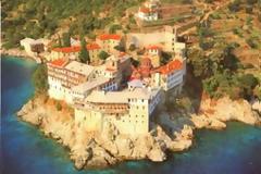 Βουλιάζει...από επισκέπτες το Αγιο Ορος