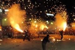 Aγρίνιο: Εντυπωσίασαν τα χαλκούνια - Φαντασμαγορικό το θέαμα - Δείτε βίντεο