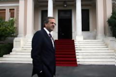 Η Ελλάδα καταρρέει κι ο πρωθυπουργός συνεχίζει να μοιράζει θώκου αναξιοκρατικά..., όπως πάντα μέχρι τώρα...!!!