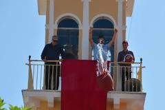 Η Κεφαλονιά τα… σπάει! Όμορφη αναβίωση του εθίμου των μπότηδων στο Λιθόστρωτο!