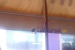 Πινακίδα φύτρωσε μέσα σε κεντρική καφετέρια στην Μυτιλήνη