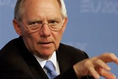 Στηρίζει την απόφαση διετούς αναστολής στη Γαλλία ο Σόιμπλε