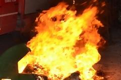 Πάτρα: Tέσσερις κάδοι απορριμάτων είχαν τυλιχτεί στις φλόγες μετά την Αναστάσιμη Λειτουργία