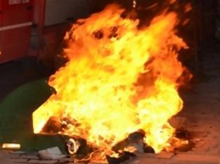 Φωτογραφία για Πάτρα: Tέσσερις κάδοι απορριμάτων είχαν τυλιχτεί στις φλόγες μετά την Αναστάσιμη Λειτουργία