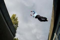 Oικογενειακή τραγωδία: Πέταξε τον αδερφό του από τον τρίτο όροφο του σπιτιού τους!