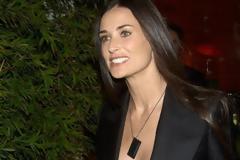 H Demi Moore συζεί με τον... πρώην της κόρης της!