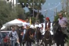 Με ιππείς και περιφορά της εικόνας τίμησαν τον Αγιο Γεώργιο στην Κόρινθο [video]