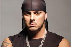 Πόσο χρονών νομίζετε ότι είναι ο Nίκος Βουρλιώτης;