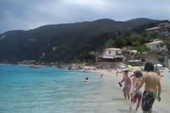 Aιτωλοακαρνανία: Πάσχα στις παραλίες - Βουτιές και παιχνίδια στην άμμο