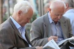 Aπίστευτο: Εκαναν μόνιμο συμβασιούχο... 79 ετών