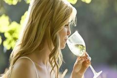 Υγεία: Ο ρόλος του κρασιού στη διατροφή μας & τι γίνεται με τις θερμίδες;