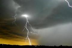 Πάτρα: Ξεκίνησε η επιδείνωση του καιρού - Κεραυνοί και βροχή στην πόλη