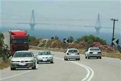 Ξεκίνησε η επιστροφή των εκδρομέων - Πυκνή η ροή των οχημάτων στην Εθνική Oδό Κορίνθου-Αθηνών