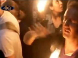 Φωτογραφία για VIDEO: Το γύρο του κόσμου κάνει ο Ναυπλιώτης που δεν καίγεται από το Άγιο Φως