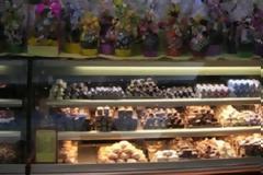 Ανήμερα του Πάσχα μπήκαν σε ένα ζαχαροπλαστείο για να...