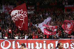 ΔΥΝΑΤΗ... ΕΡΥΘΡΟΛΕΥΚΗ ΚΕΡΚΙΔΑ ΣΤΟ ΛΟΝΔΙΝΟ!