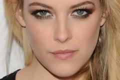 Η όμορφη εγγονή του «βασιλιά»