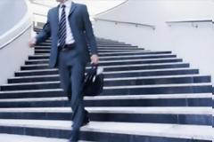 Τα 8 λάθη της Ελλάδας στην προσέλκυση επενδύσεων και την προώθηση των εξαγωγών