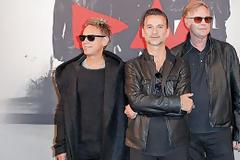 Οι Depeche Mode ψηφίζουν Ελληνίδες!