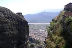 Πέρασαν και... δεν ακούμπησαν οι τουρίστες από την Καλαμπάκα!