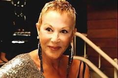 «Έχω πέσει στα πατώματα, έχω φάει κλοτσιές, έχω φάει κέρατο», αποκαλύπτει η Zωή Λάσκαρη