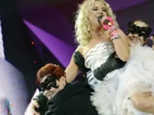 Φωτογραφία για Το καυτό ομοφυλοφιλικό φιλί στη σκηνή της Eurovision που ξεσηκώνει αντιδράσεις