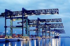 Νεκροί και αγνοούμενοι από πρόσκρουση πλοίου στη Γένοβα